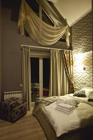 Отель Клуб Яремчанський Яремче Двухместный номер с 1 кроватью и видом на горы-7